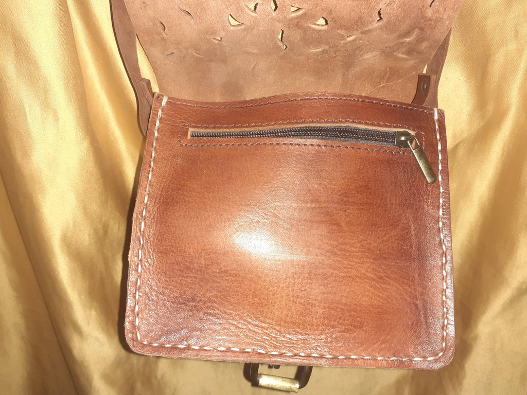 Bolso cuadrado calado hebilla