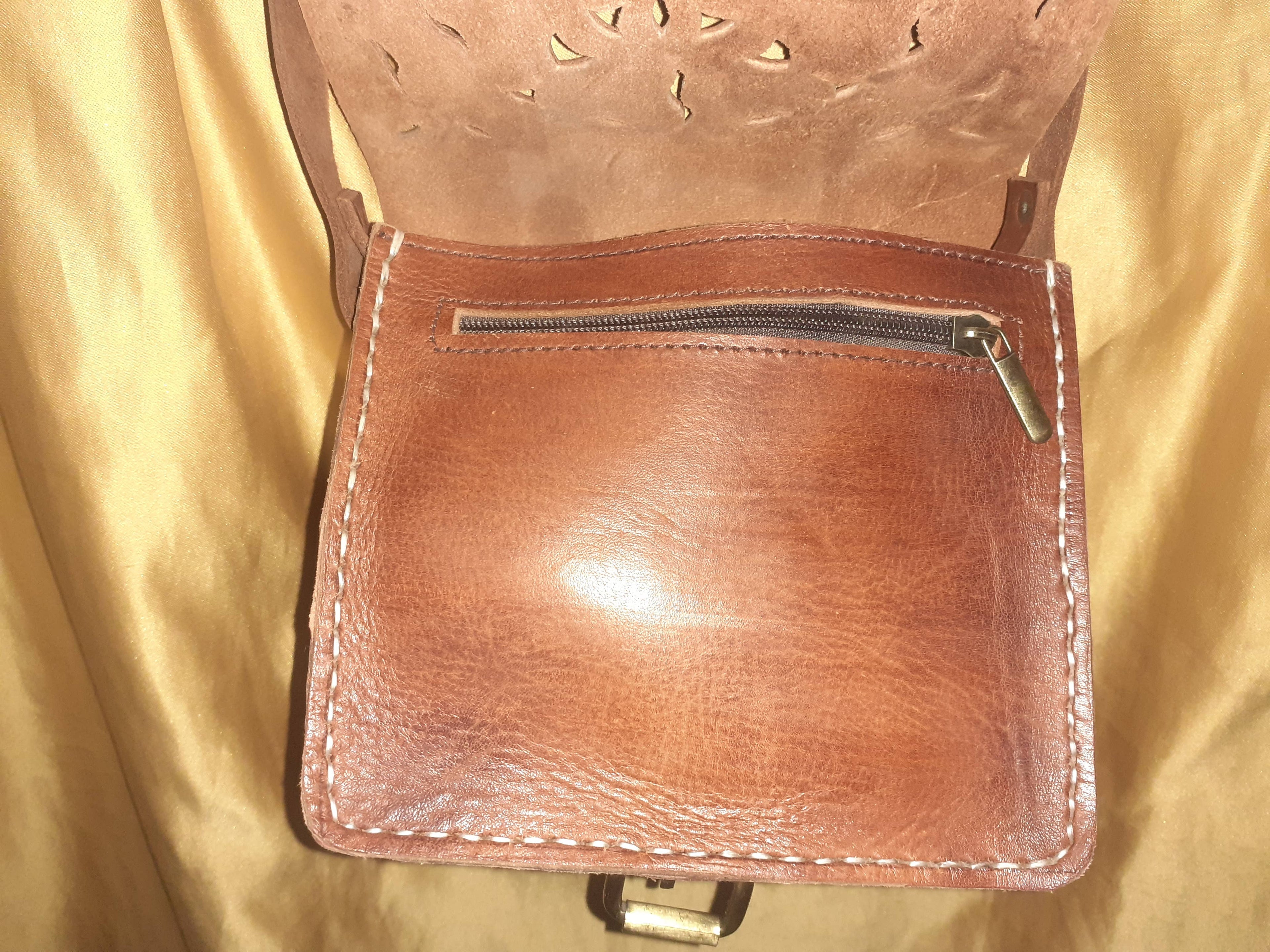 Bolso cuadrado calado hebilla
