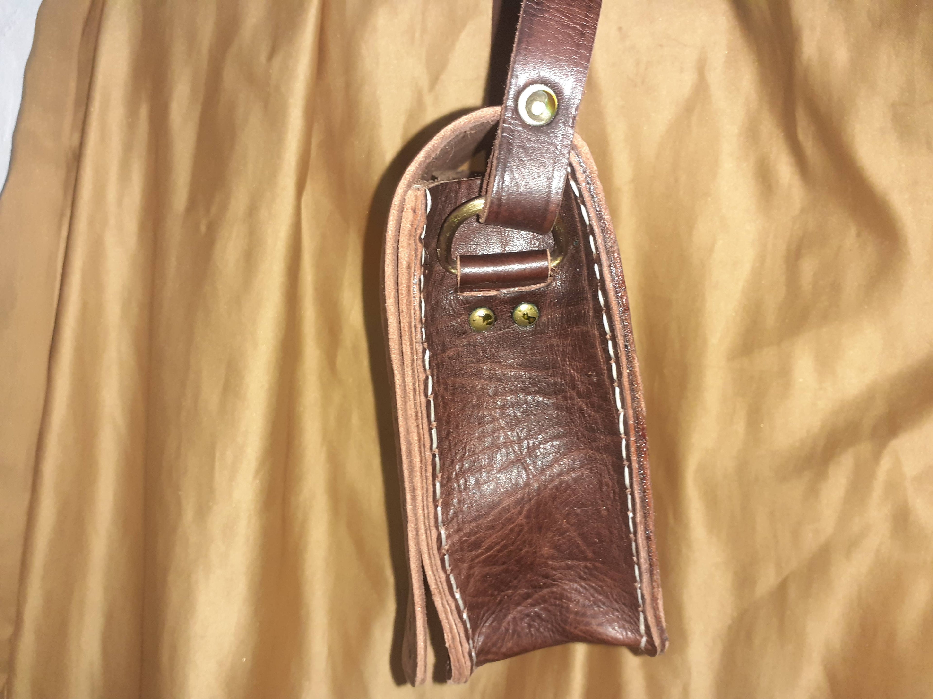 Bolso cuadrado calado hebilla