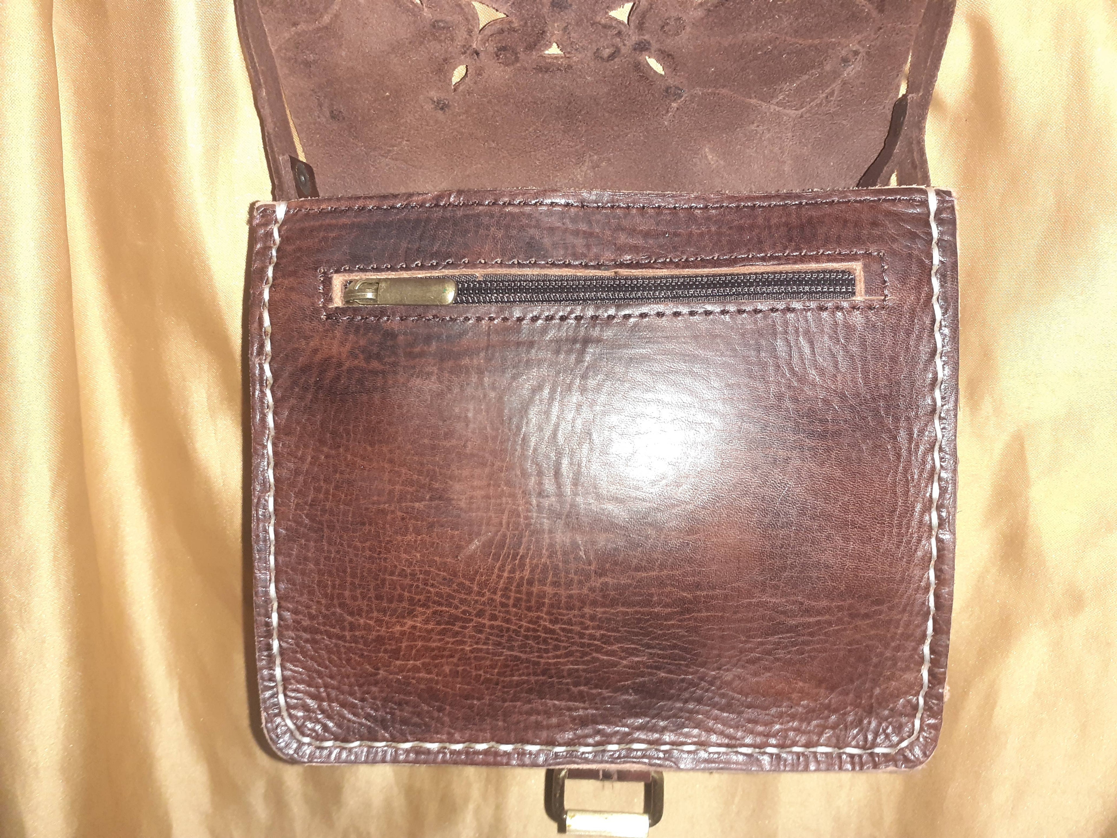 Bolso cuadrado calado hebilla