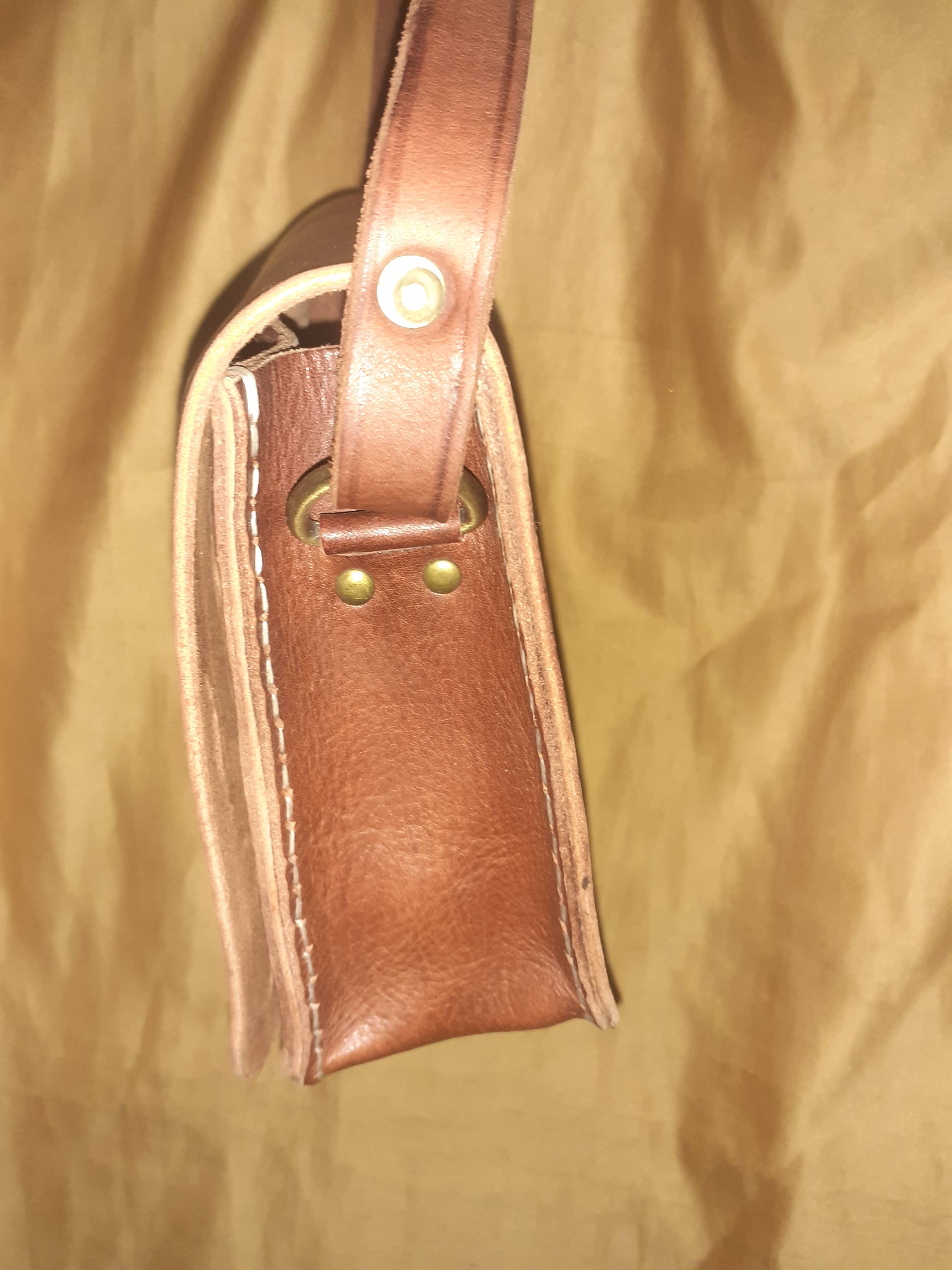 Bolso cuadrado calado hebilla