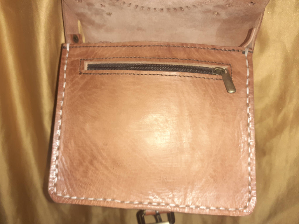 Bolso cuadrado calado hebilla