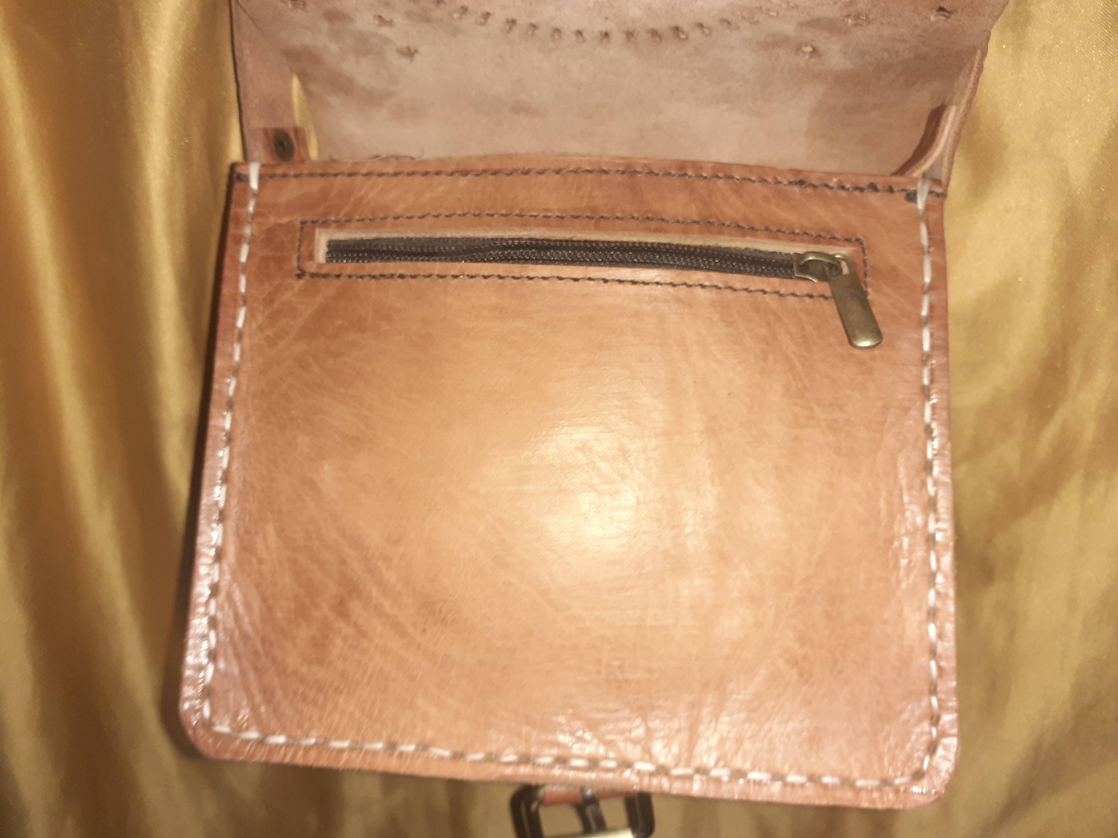Bolso cuadrado calado hebilla
